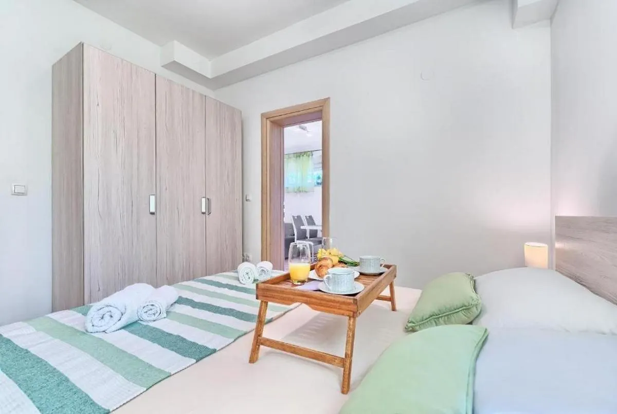 Apartments With A Swimming Pool Kastel Luksic, Kastela - 20582 Κροατία