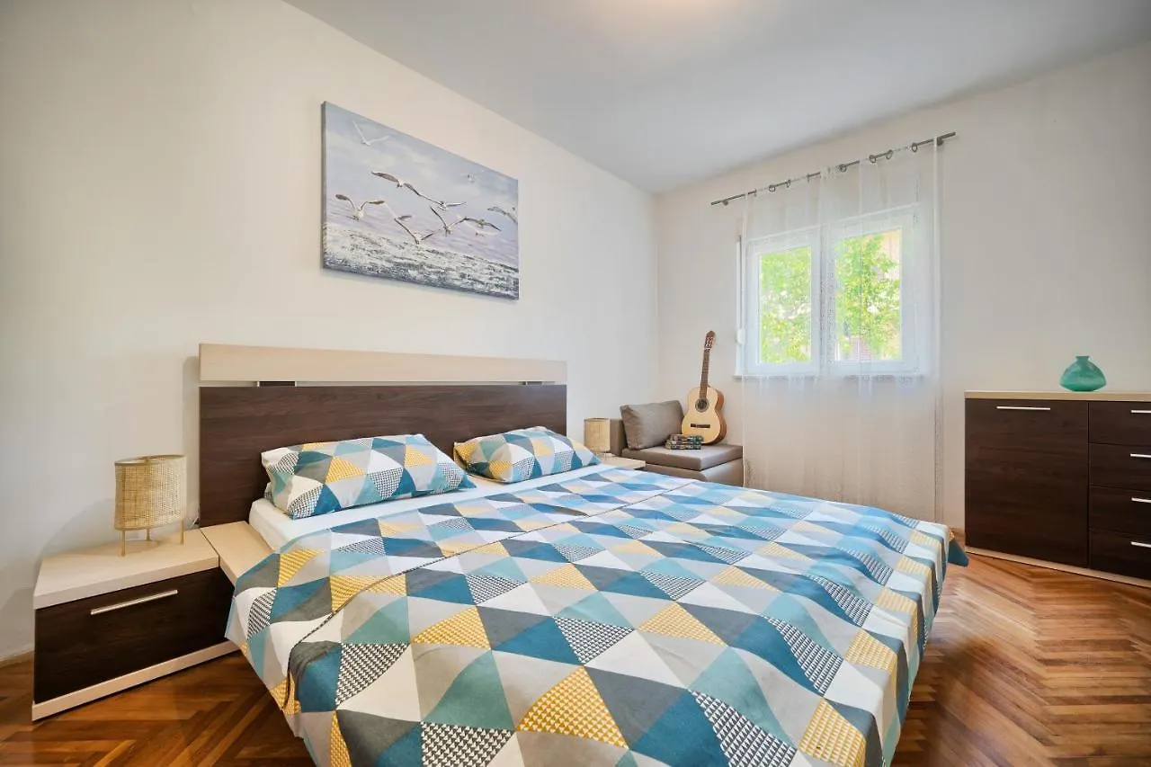 Apartments With A Swimming Pool Kastel Luksic, Kastela - 20582 Croatia