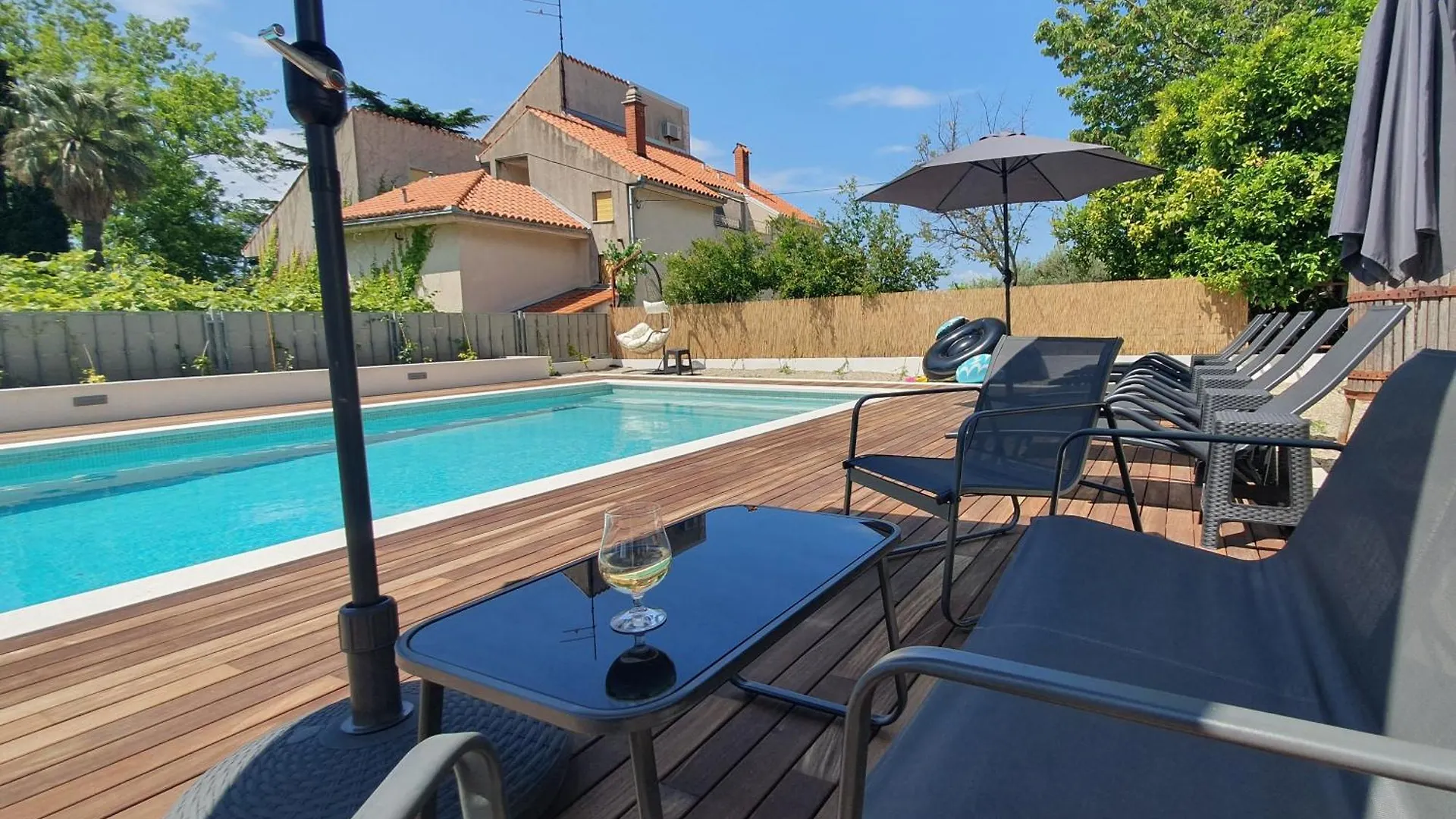 Apartments With A Swimming Pool Kastel Luksic, Kastela - 20582